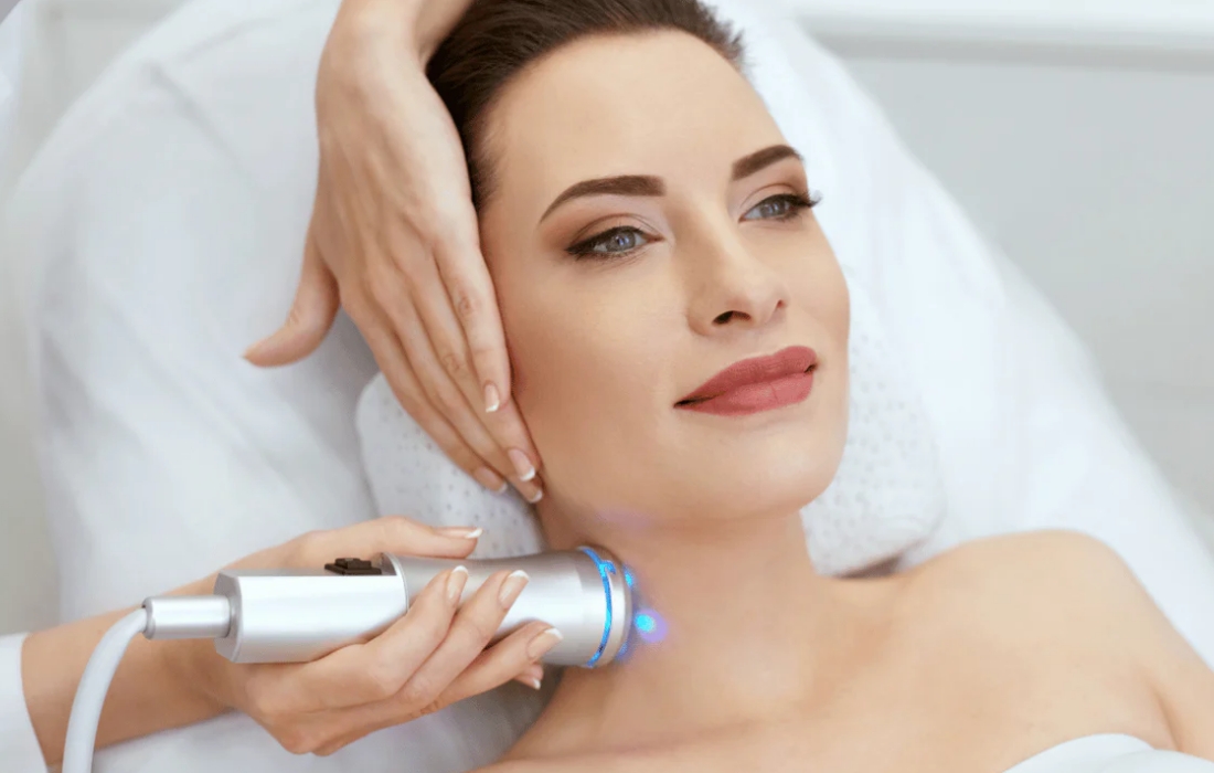 The Benefits Of Cosmetic Blue Light Therapy